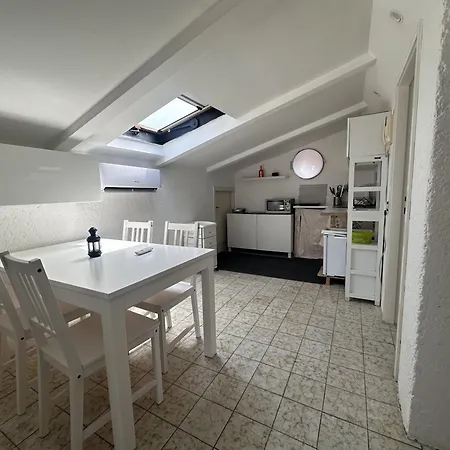 Graziosa Mansarda 5 Min A Piedi Dal Mare - Il Lupo Affitta Apartment
